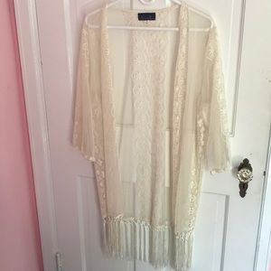 Francesca’s cream/ white lace kimono